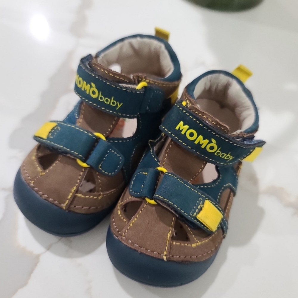 Momo bebe Leather shoes sz 4